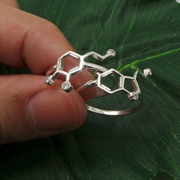 925 Handgefertigte Sterling Silber Serotonin und Dopamin Molekül 2 Set Ringe mit Zirkonia Birthstones - Geschenk für Wissenschaft, Chemie oder Biologie Lehrer oder Schüler - Geek Geschenk - Größe UK I 1/2 - Z - 