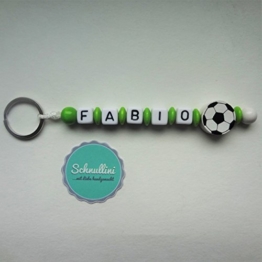Schlüsselanhänger mit Namen Gravur Motivperle Fußball Kindergartentasche Schultasche Rucksack Schlüsselring Vereinsfarben grün weiß | Junge Mädchen Namenskette -
