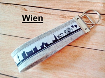 Schlüsselanhänger „Wien“ aus Wollfilz von ds-handmade - 