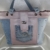 trendige Handtasche Echtleder rose kombiniert mit Jeans -